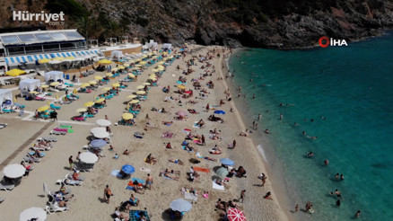 Alanya plajları bayram tatilinde yerli yabancı akınına uğradı