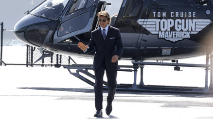 Galaya kendi kullandığı helikopterle gökyüzünden indi Galaya kendi kullandığı helikopterle gökyüzünden indi