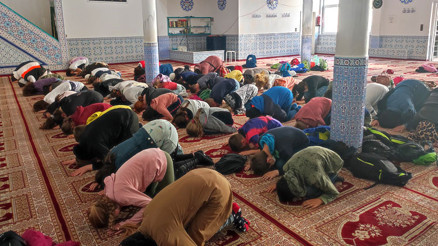 Alman öğrenciler camiyi gezdi