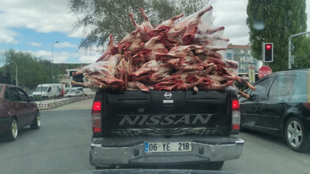 Kuralsızca taşındı bin 500 kişiye ikram edildi