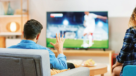 Her yıl 250 bin kişi inme geçiriyor, uzmanlar uyarıyor: TV karşısına çakılmayın