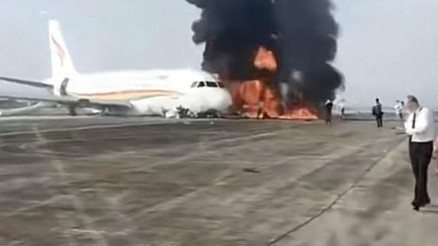 Çinden korkutan görüntüler 122 kişiyi taşıyan uçak pistte alev aldı