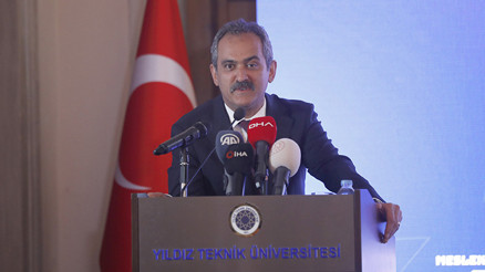 Bakan Özer, uzman ve başöğretmenlikle ilgili sınav takvimini açıkladı Bakan Özer, uzman ve başöğretmenlikle ilgili sınav takvimini açıkladı