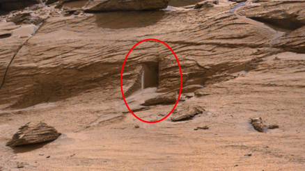 NASA paylaştı, yer yerinden oynadı Mars’taki ‘kapı’ görüntüsünün ardındaki gerçek NASA paylaştı, yer yerinden oynadı Mars’taki ‘kapı’ görüntüsünün ardındaki gerçek