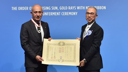 Erman Ilıcaka Japonyanın en yüksek devlet nişanı