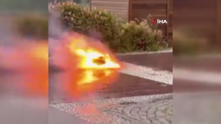 Elektrikli scooter alev aldı, patlama anı görüntülendi