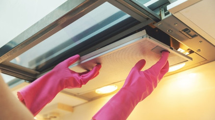 Yağlı aspiratör filtresi nasıl temizlenir İnatçı yağ lekeleri aspiratörden çıkarmanın kolay ve pratik yolları