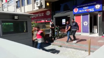 Turistlerin paralarını tırnakçılık yöntemiyle çalan taksiciler tutuklandı