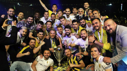 Şampiyon kupasına kavuştu