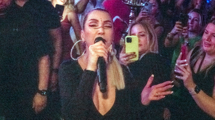 Hande Yener’den ABD çıkarması