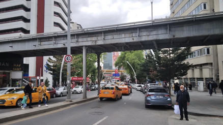 Çürüyen üst geçit Kızılay’a yakışmıyor Çürüyen üst geçit Kızılay’a yakışmıyor