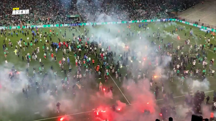 Fransadaki Auxerre - Saint-Etienne maçında büyük olaylar çıktı