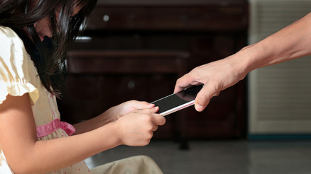 BİR SORUDAN FAZLASI | Anne bana telefon alır mısın BİR SORUDAN FAZLASI | Anne bana telefon alır mısın