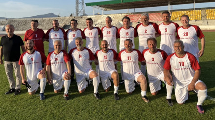 Türk futbolunun efsaneleri KKTCde şov yaptı
