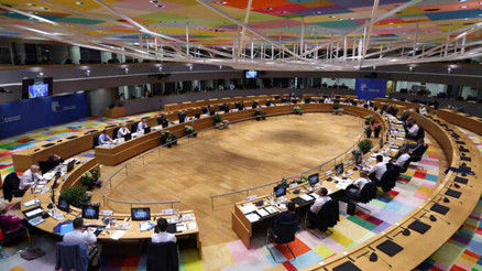 AB resmen açıkladı Rus petrolüne yüzde 75 yaptırım