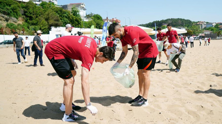 A Milli Takım, kıyı temizliği projesinde yer aldı