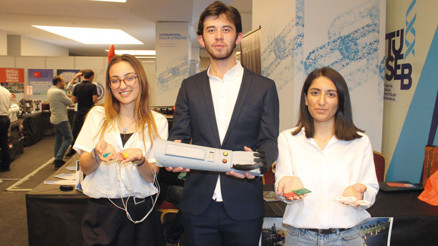 Üniversiteli gençler biyonik kol yaptı: İlham melekleri ‘metrodaki kız’ Üniversiteli gençler biyonik kol yaptı: İlham melekleri ‘metrodaki kız’