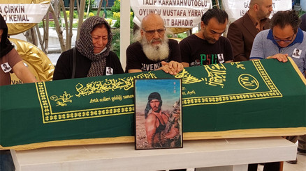 Rambo lakaplı oyuncu Sönmez Yıkılmaz son yolculuğuna uğurlandı