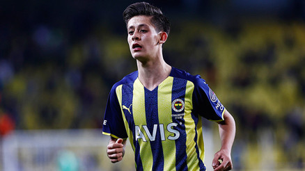 Son dakika: Fenerbahçenin genç oyuncusu Arda Gülere PSG kancası | Transfer haberi