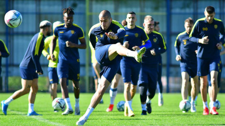 Zirveye taşıyan ekip dağılıyor