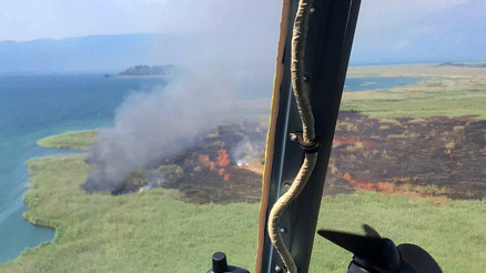 Muğlada Köyceğiz Gölü kenarında sazlık yangını