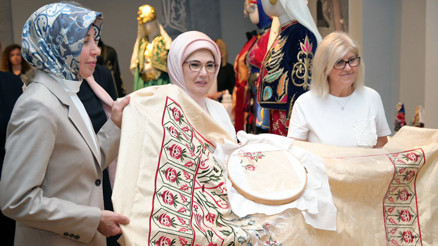 Emine Erdoğan, İzmirde kültür sanat merkezinin açılışını gerçekleştirdi