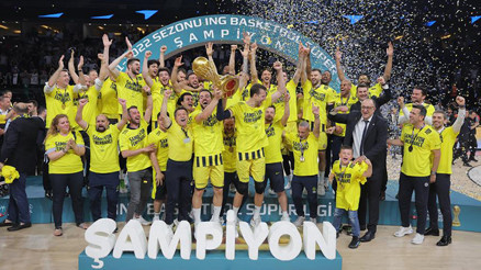 Son dakika: Anadolu Efesi yenen F.Bahçe Beko zafere ulaştı Sarı lacivertliler 10. kez şampiyon oldu