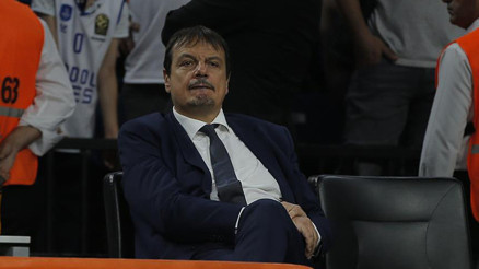 Fenerbahçeden Anadolu Efes Başantrenörü Ergin Atamana gönderme