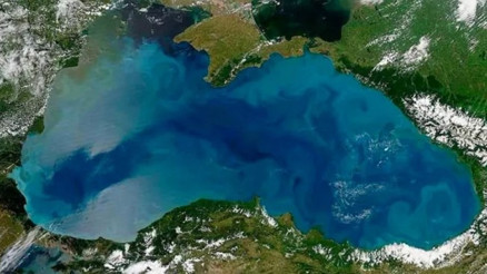 Karadenizin turkuaza bürünen rengi uzaydan görülüyor