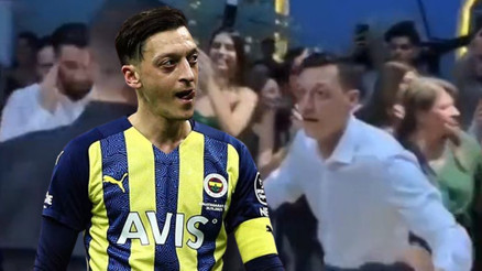 Fenerbahçeli Mesut Özil, kız kardeşinin düğününde oynadı