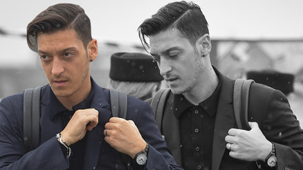 Son Dakika: Mesut Özilden olay hareket Sadece takım arkadaşları kaldı... Son Dakika: Mesut Özilden olay hareket Sadece takım arkadaşları kaldı...