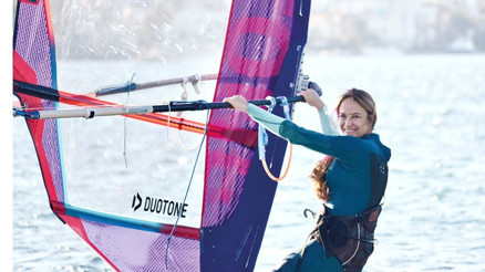 Şampiyon sörfçü Çağla Kubat: Alaçatı yelken sporu için paha biçilmez bir yer, korunmalı