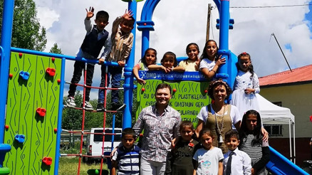 Geri dönüştürülen plastik atıklar çocuk parkı oldu