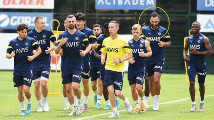 İnsanlar hala beni kovuyor sözleri olay olmuştu Fenerbahçenin idmanındaki sürpriz, Jesusun gözüne giren 5 futbolcu İnsanlar hala beni kovuyor sözleri olay olmuştu Fenerbahçenin idmanındaki sürpriz, Jesusun gözüne giren 5 futbolcu