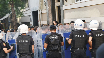 373 LGBT’li serbest kaldı