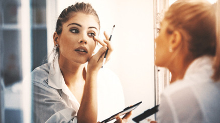 Maske düştü makyaj göründü