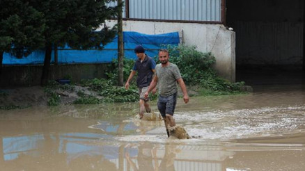 Düzcede sel bilançosu: Otel inşaatı çöktü, su kesintisi başladı Düzcede sel bilançosu: Otel inşaatı çöktü, su kesintisi başladı