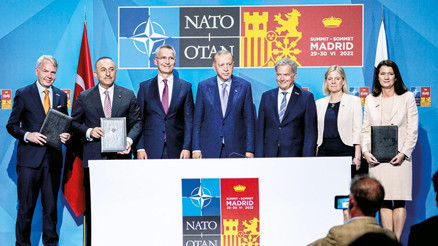 Türkiye NATO vetosunu kaldırdı Türkiye NATO vetosunu kaldırdı
