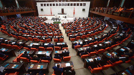 Son dakika: Dezenformasyon Yasası yeni yasama dönemine ertelendi