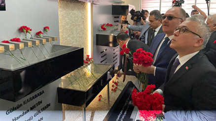 Madımak Katliamında hayatını kaybedenler anıldı Madımak Katliamında hayatını kaybedenler anıldı