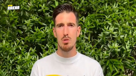 Nando De Colodan Fenerbahçeye veda Kızları marş söyledi... Nando De Colodan Fenerbahçeye veda Kızları marş söyledi...