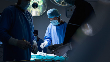 Yaşı konusunda yalan söyleyen doktor operasyon sırasında hastasını öldürdü… Yaşı konusunda yalan söyleyen doktor operasyon sırasında hastasını öldürdü…