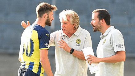 Fenerbahçede İsmail Yüksek mest etmeye devam ediyor Jorge Jesusun değişmez ismi oldu...