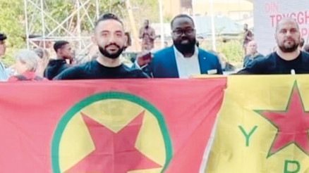 İsveç hükümetini panikleten poz: PKK/YPG destekçisi vekilleri uyardılar İsveç hükümetini panikleten poz: PKK/YPG destekçisi vekilleri uyardılar