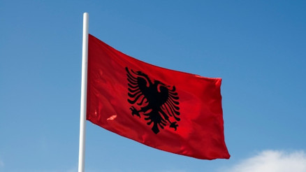 Arnavutluk bayrağı anlamı nedir Bayrakta hangi renkler bulunur Renklerinin anlamları Arnavutluk bayrağı anlamı nedir Bayrakta hangi renkler bulunur Renklerinin anlamları