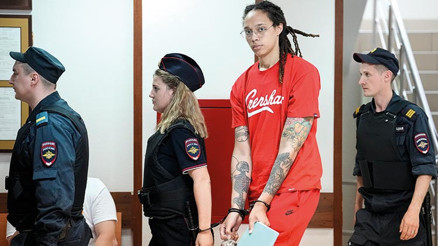 Rusya’da mahkemeye çıkarılan ABD’li basketbolcu suçunu kabul etti Rusya’da mahkemeye çıkarılan ABD’li basketbolcu suçunu kabul etti