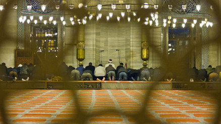 Teşrik tekbiri nedir, nasıl ve ne zaman getirilir Kurban Bayramı teşrik tekbirleri okunuşu ve anlamı...