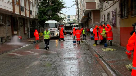 Esenyurtta bodrum katlar yine su altında kaldı