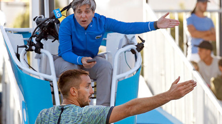 Teniste hedef tahtasında onlar var Seçkin bir sporun canavarlarına karşı duran hakemlerin çile dolu dünyası...