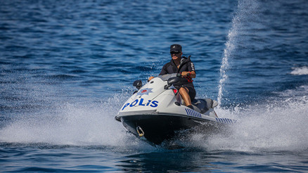 Antalyada deniz polisi, jet-ski ile hayat kurtaracak
